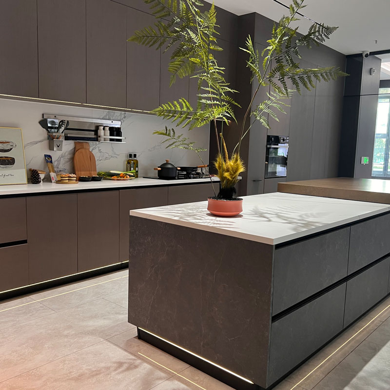 Hvorfor vælge moderne laminat køkkenskabe til dit hjem?